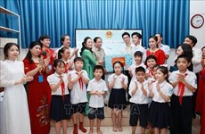 Премьер-министр посещает учебные заведения для детей из неблагополучных семей