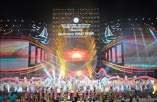 Фестиваль «Море 2023»: показ аозай с участием более 6.000 женщин Кханьхоа