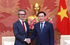 Председатель Национального собрания принял посла, главу делегации в Европейском союзе и посла Швейцарии во Вьетнаме