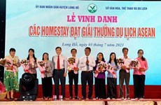  Провинция Виньлонг чествовала хоумстеи, выигравшие туристические награды АСЕАН