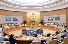 Премьер-министр Фам Минь Тьинь: Отдавать приоритет устранению трудностей для производства и бизнеса