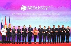 AMM-56: Министр иностранных дел Буй Тхань Шон посещает встречи между АСЕАН и партнерами
