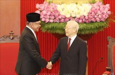 Генеральный секретарь Нгуен Фу Чонг принимает премьер-министра Федерации Малайзии