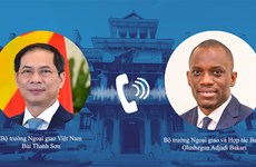 Министр иностранных дел Буй Тхань Шон провел телефонный разговор с министром иностранных дел и сотрудничества Республики Бенин