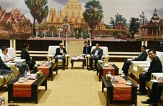Премьер-министр Лаоса высоко оценивает поддержку вьетнамской компании в социальном обеспечении в Лаосе