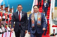 Премьер-министр Фам Минь Тьинь прибыл в Индонезию, начав деловую поездку для участия в 43-м саммите АСЕАН