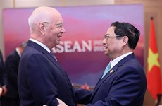 Премьер-министр Фам Минь Тьинь провел встречу с президентом Всемирного экономического форума