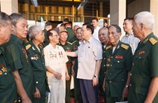 Председатель НС встретился с бывшими участниками революции провинции Нге-ан