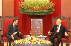 Генеральный секретарь Нгуен Фу Чонг принял уходящего посла Лаоса во Вьетнаме