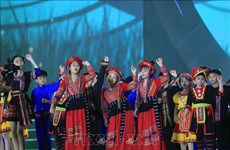 Президент Во Ван Тхыонг принял участие в Фестивале Тханьтуен