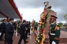 Председатель Национальной ассамблеи народной власти почтил память Фиделя Кастро в Куангчи