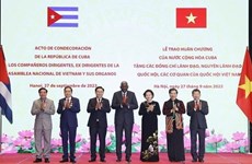 Государственные ордена и медали Кубы вручены руководителям НС Вьетнама