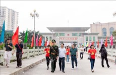 Вьетнам и Китай продвигают трансграничный  туризм через КПП Монгкай и Дунсин
