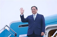 Премьер-министр Фам Минь Тьинь отправился на саммит, посвященный 50-летию отношений АСЕАН-Япония