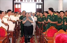 Премьер-министр Фам Минь Тьинь посетил подразделения и вооруженные силы, несущие службу во время Тэта в городе Кантхо