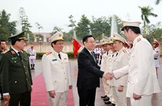 Председатель НС Вьетнама посетил Силы общественной безопасности провинции Нгеан