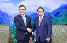 Премьер-министр Вьетнама принял новых послов РК и Лаоса