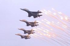 Демонстрация боевых самолетов на Международной оборонной выставке Вьетнама 2024