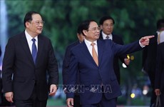 Премьер-министры Вьетнама и Лаоса принял участие в рабочей встрече в Ханое