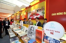 Книги и газеты на выставке, посвященной XIII всевьетнамскому съезду КПВ