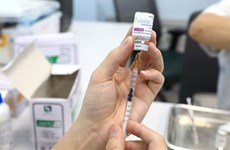Рабочие в Бакжанге и Бакнине получают вакцинацию от COVID-19