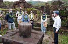 Иностранные туристы возвращаются в святилище Мишон после перерыва из-за пандемии