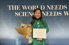 ЮНЕСКО наградило вьетнамскую женщину-ученую Хо Тхи Тхань Ван