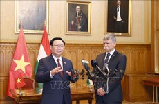 Европейская общественность обращает большое внимание на визит председателя НС Выонг Динь Хюэ в Венгрию