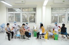 Премьер Вьетнама поручил ускорить вакцинацию от COVID-19 третьей и четвертой дозами