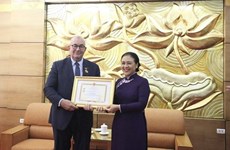VUFO вручает знак отличия закончившему свой срок полномочий послу Бельгии во Вьетнаме