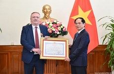 Посол Венгрии во Вьетнаме награжден орденом Дружбы