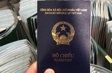 Великобритания продолжает признавать новые паспорта Вьетнама