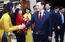 Председатель НС СРВ встретился с сотрудниками посольства Вьетнама на Филиппинах