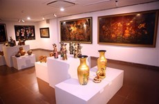 В Дананге проходит выставка вьетнамских лаковых картин