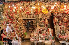 Улица Хангма полна рождественских красок