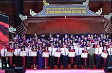 В Ханое прошла церемония чествования 96 первых лауреатов-выпускников 2023 года