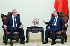 Заместитель премьер-министра Чан Хонг Ха принял губернатора Калужской области