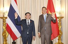 Председатель НС Вьетнама встретился с премьер-министром Таиланда