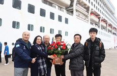 Международный круизный лайнер доставил 400 туристов в бухту Халонг