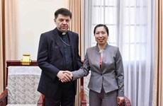 Заместитель министра иностранных дел принимает первого постоянного представителя Папы Римского во Вьетнаме