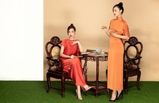 Красавицы Киеу Лоан и До Ми Линь продвигает вьетнамскую культуру чая и шелка