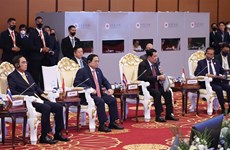 Премьер-министр принял участие в первых мероприятиях в рамках саммита АСЕАН