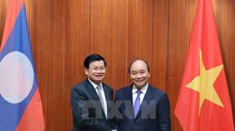 Премьер-министр Нгуен Суан Фук провел переговоры с лаосским коллегой