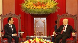 Генеральный секретарь ЦК КПВ Нгуен Фу Чонг принял премьер-министра Японии Кисиду Фумио