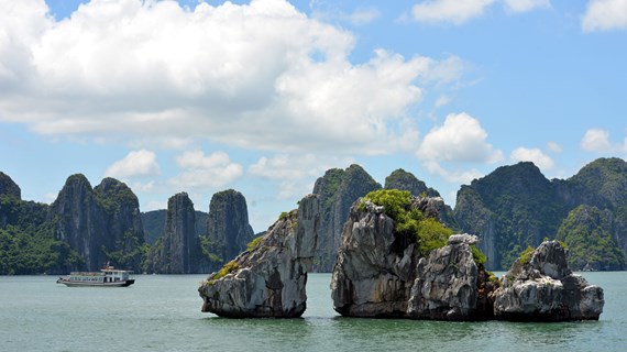 Туризм Вьетнама: залив Халонг – чудо природы 