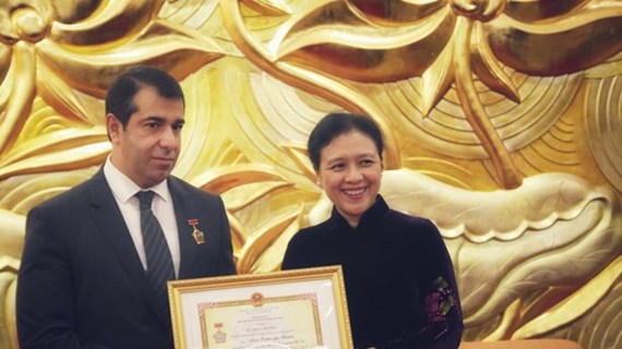 VUFO наградило посла Азербайджана за развитие связей между Вьетнамом и Азербайджаном