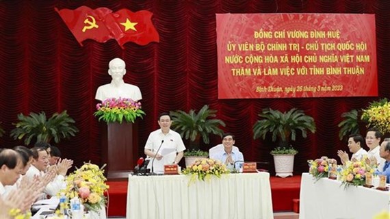 Председатель НС провел рабочую встречу с Постоянным бюро провинциального партийного комитета Биньтхуан