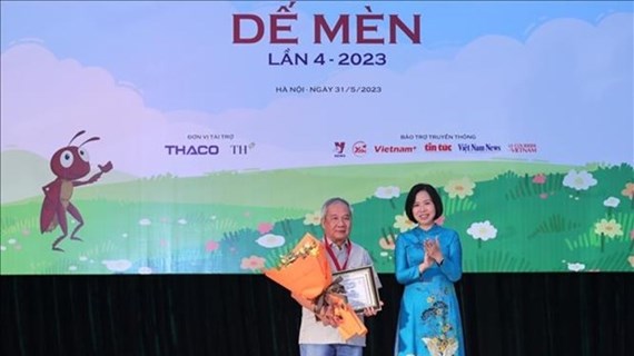 Писатель Чан Дык Тьен стал лауреатом премии "Рыцарь - сверчок" 2023 года