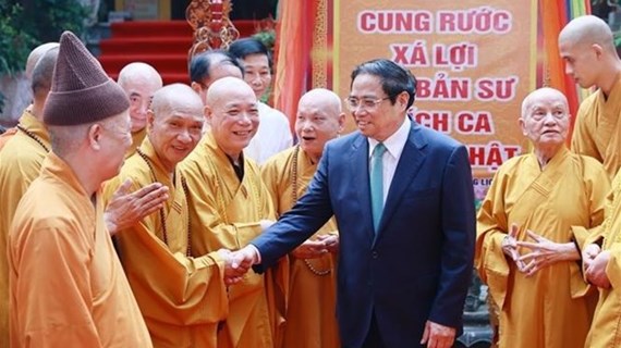Премьер-министр Фам Минь Тьинь поздравил с Днем рождения Будды в 2023 году, или 2567 году по буддийскому календарю