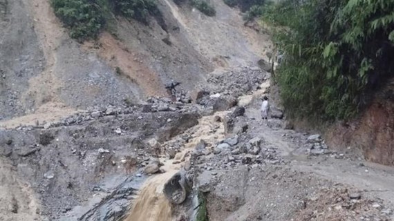 Премьер-министр Вьетнама поручил сосредоточиться на преодолении последствий наводнений